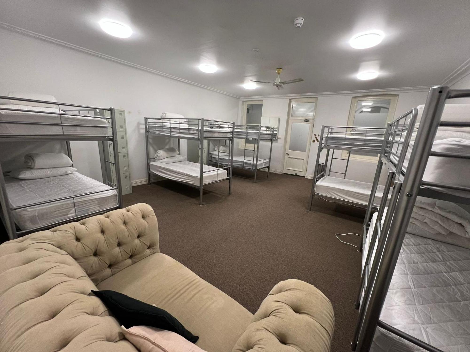 Wallaby Backpackers Hostel Perth - Note - Valid Passport Required To Check In - Exterior photo
